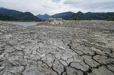 法國：嚴重干旱致湖泊水位下降