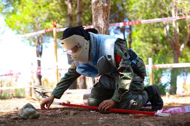 中國(guó)第21批赴黎維和官兵通過聯(lián)合國(guó)掃雷、排爆資質(zhì)認(rèn)證