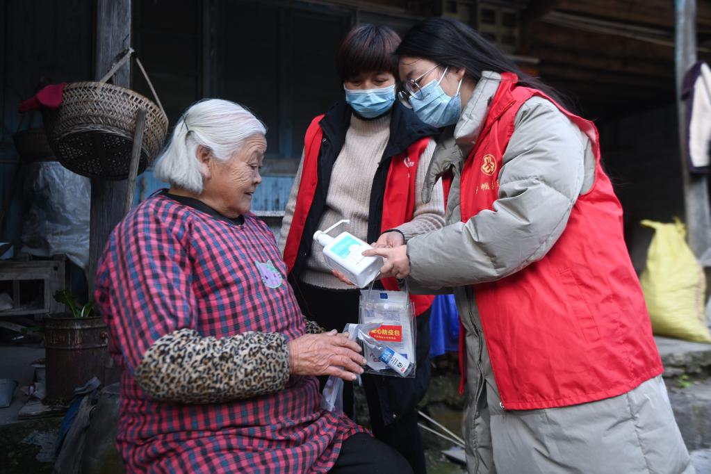 新華全媒＋丨愛心志愿團助力山村“一老一小”醫(yī)療保障