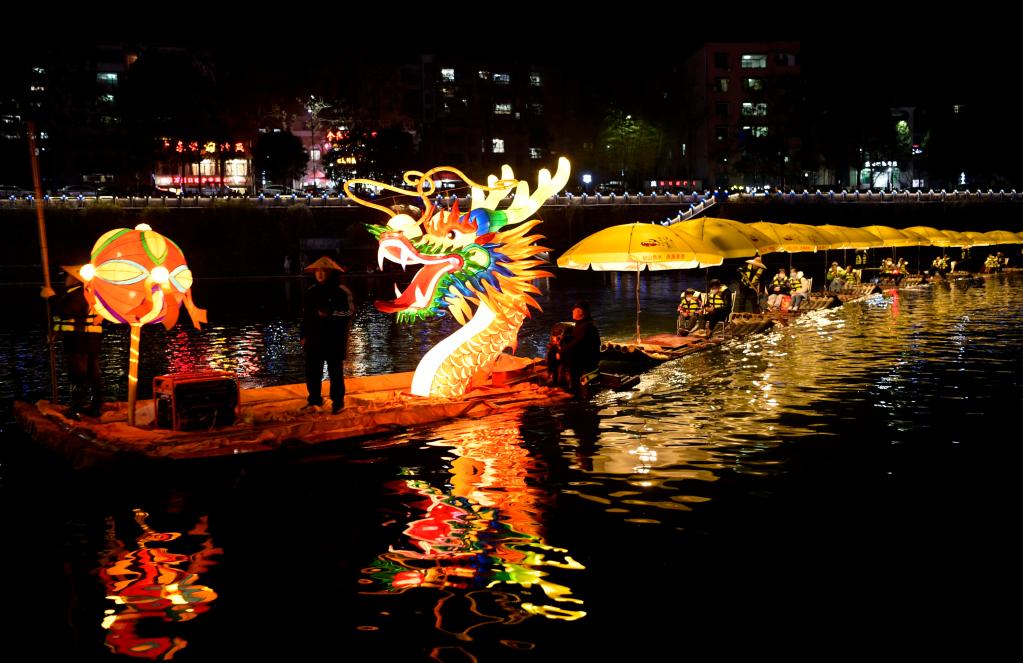 湖北宣恩：一河水淌活“夜經濟”