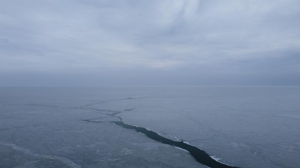 冰與水之歌：呼倫湖開湖進(jìn)行時(shí)