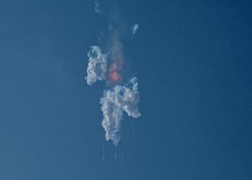 美太空探索技術公司“星舟”火箭發(fā)射升空后爆炸