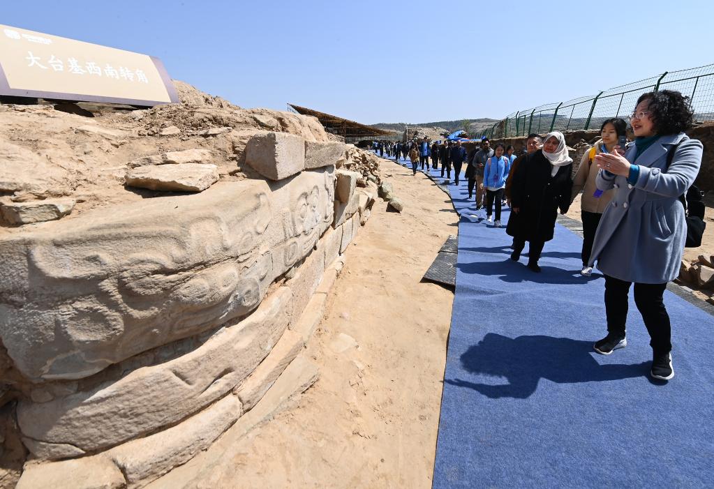 陜西石峁遺址迎來多國(guó)來賓