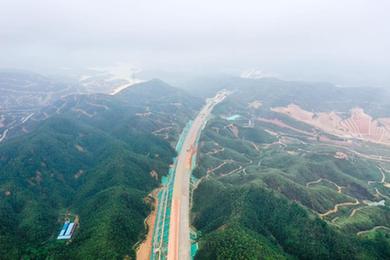 黃茅海跨海通道建設(shè)進展順利