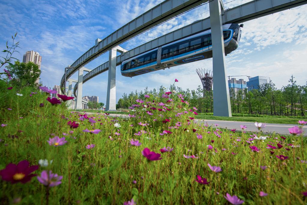 新華全媒+丨駛向未來！“光谷光子號”空軌建成試跑