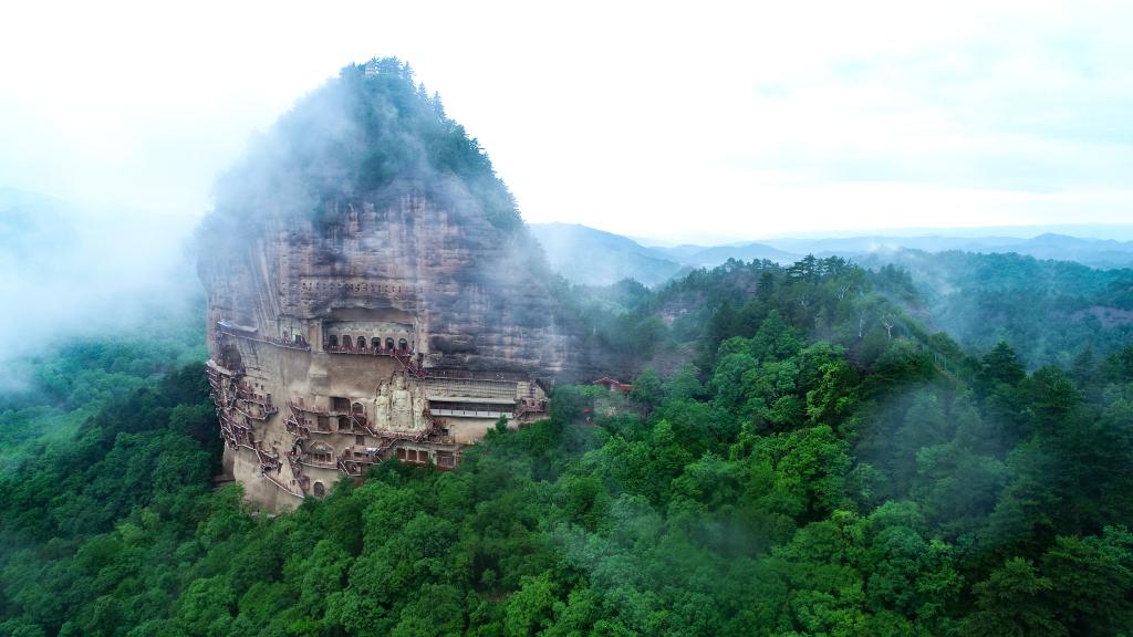 甘肅天水出現(xiàn)“麥積煙雨”景觀(guān)