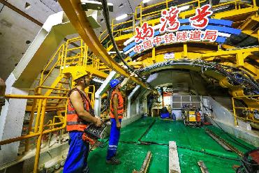 深圳首條跨海通道單線盾構貫通