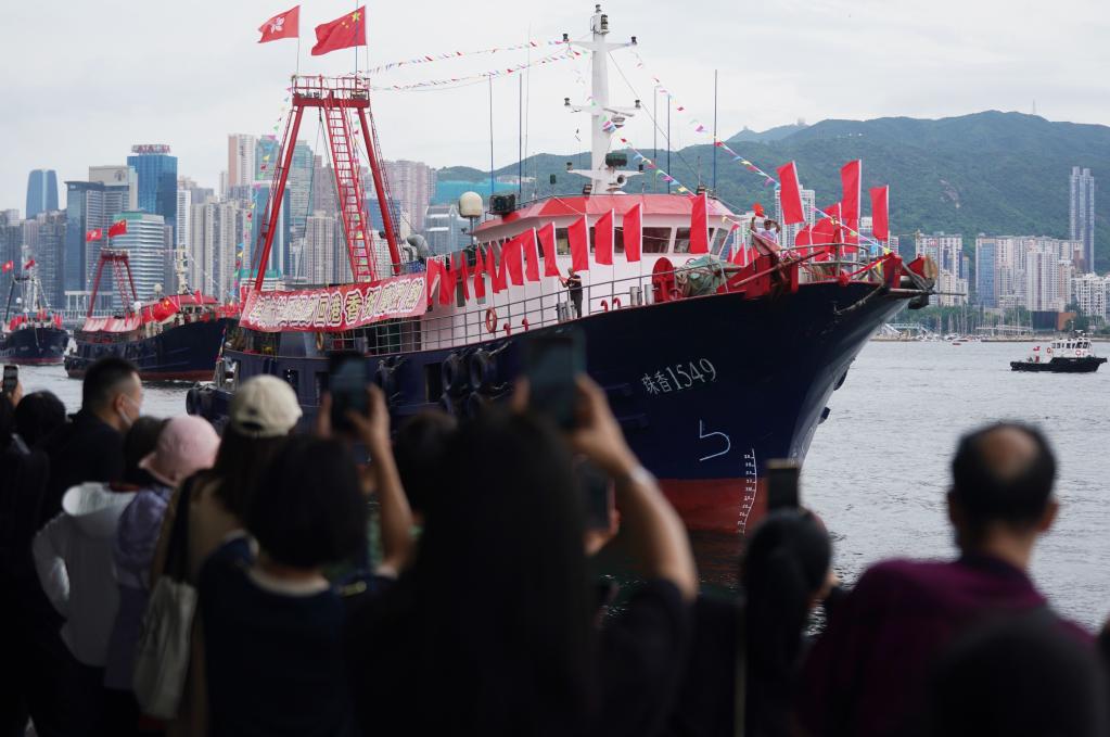 香港漁船維港巡游 慶祝回歸祖國26周年