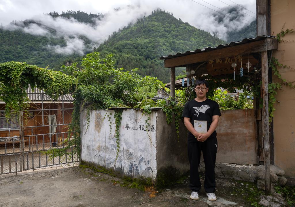 國道之行 從雪山奔向大海丨怒江邊，書香把夢想送往遠方