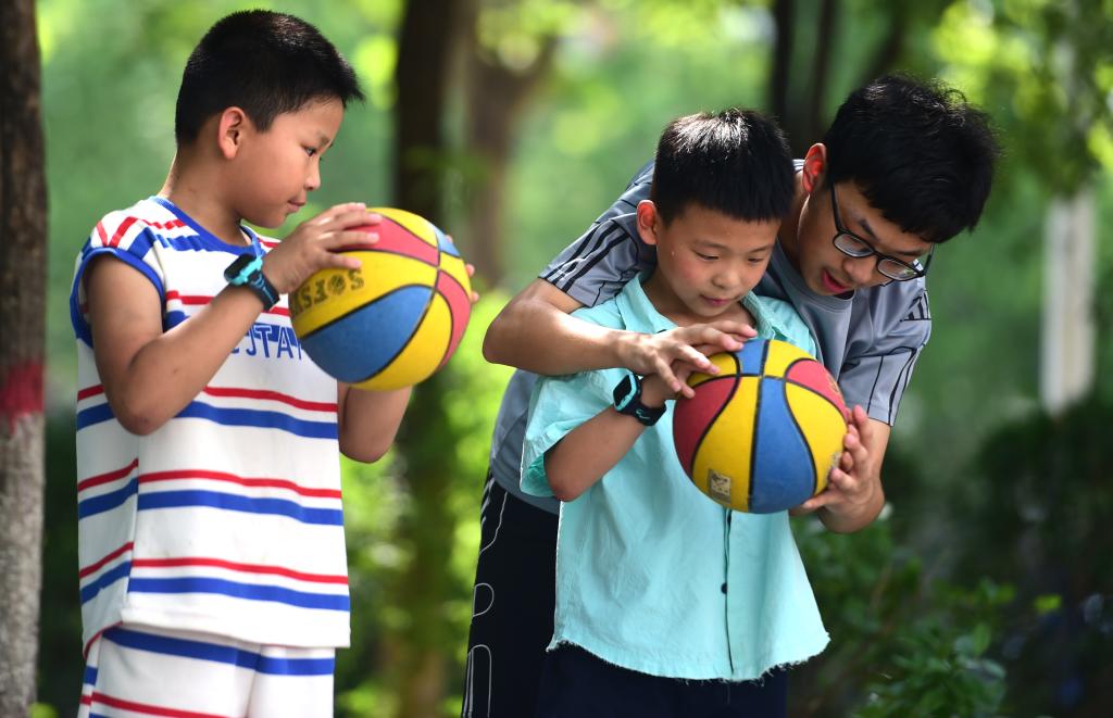 大中專學生志愿服務青少年暑假生活